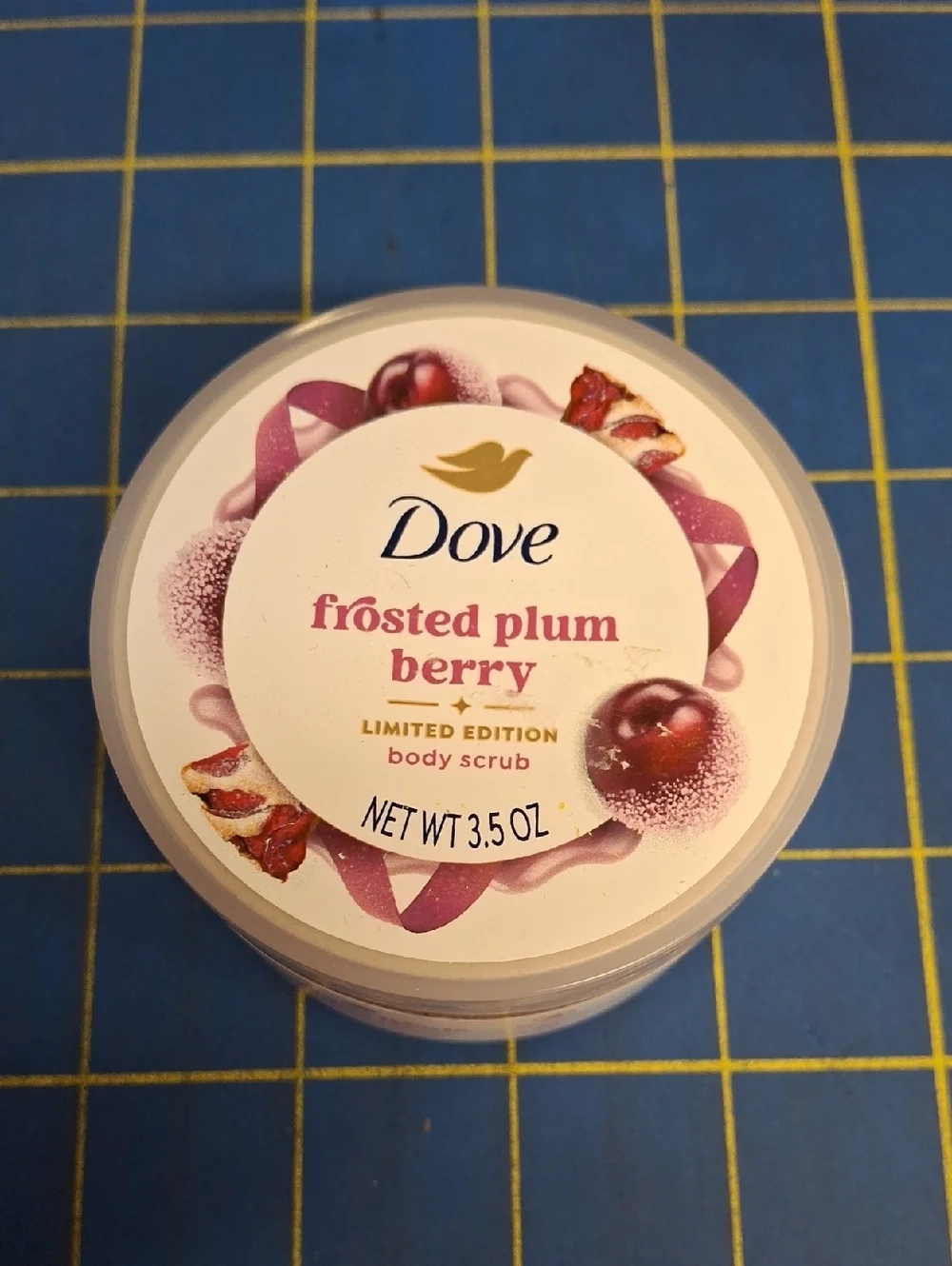Dove Frosted Plum Berry Limited Edition Body Scrub New 3.5oz
